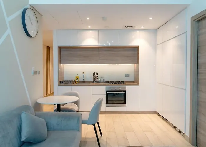 Beautiful 1 Bed Apartment Marina I Sleeps 4