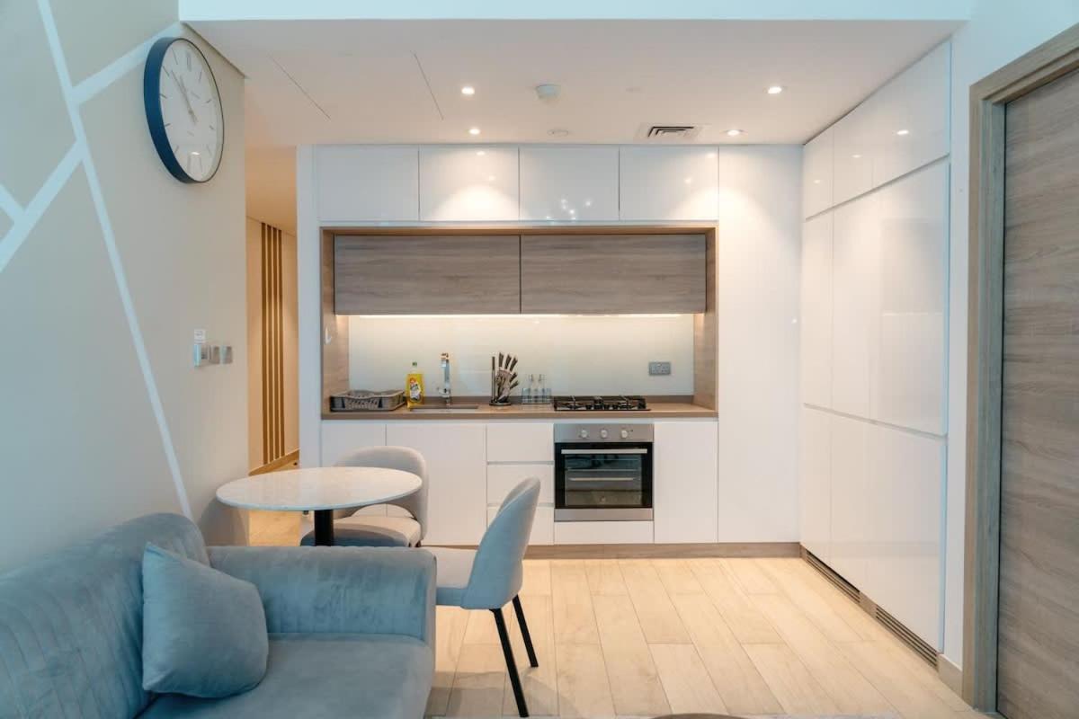 Beautiful 1 Bed Marina I Sleeps 4 Dubai