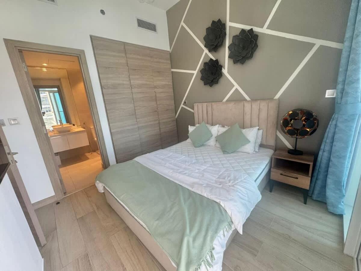 Beautiful 1 Bed Marina I Sleeps 4 Dubai
